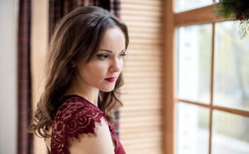 КАК ПОНЯТЬ, ЧТО ТЫ ЕМУ НРАВИШЬСЯ: 4 СПОСОБА